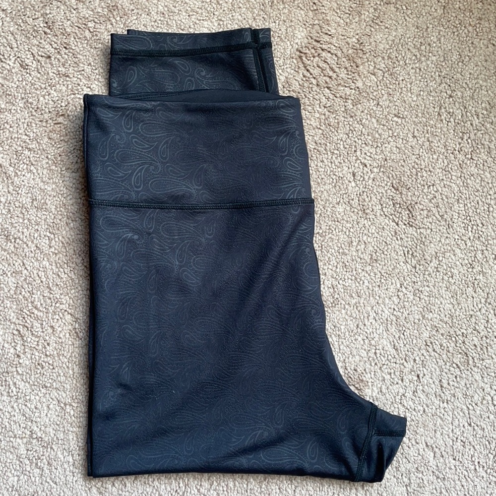 Zyia Paisley Capri leggings